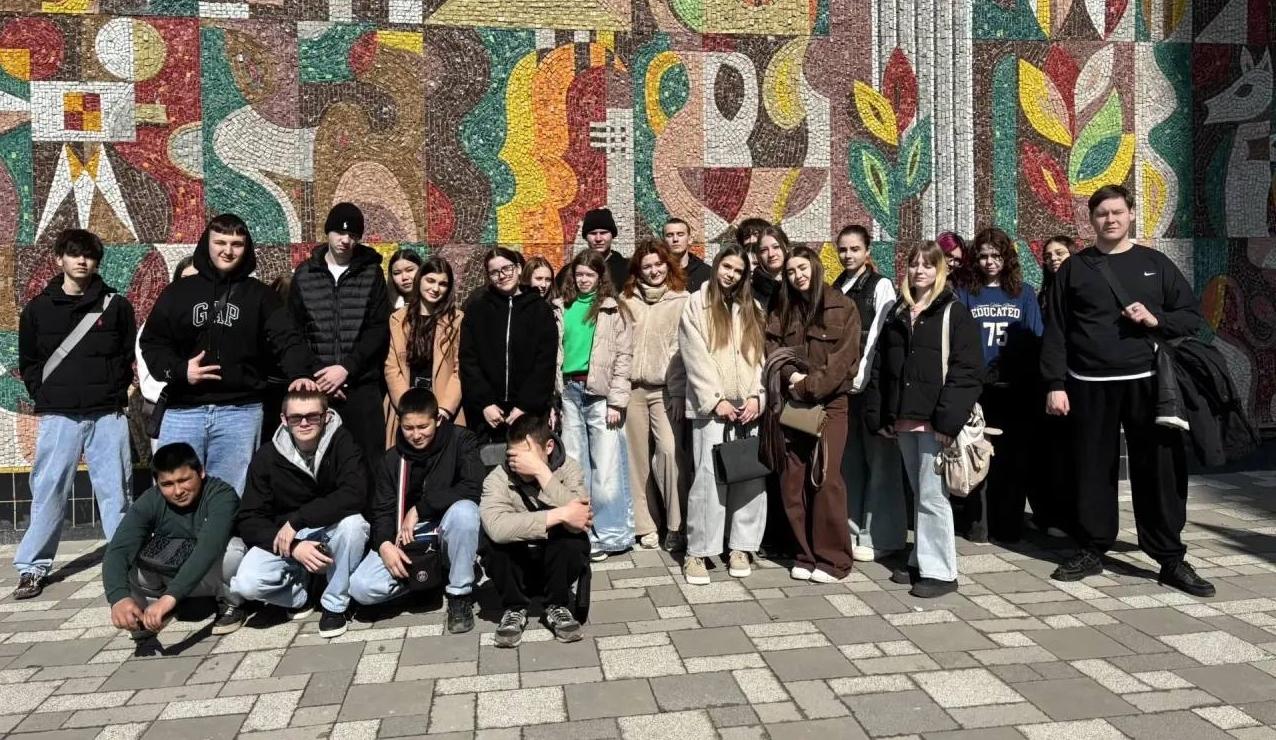 Посещение студентами Выставочного зала имени Г.В. Черноскутова