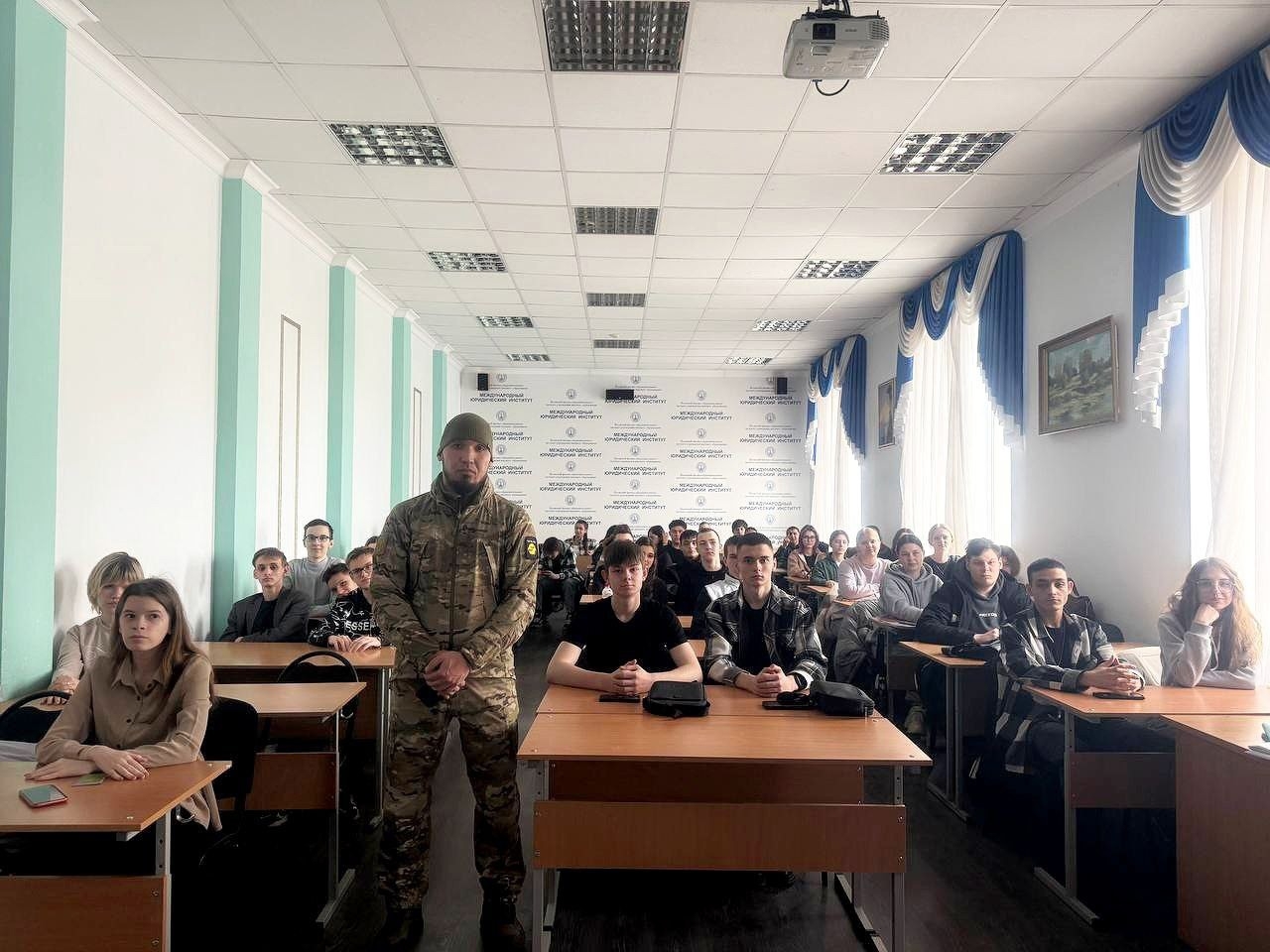 Беседа со студентами военнослужащего СВО