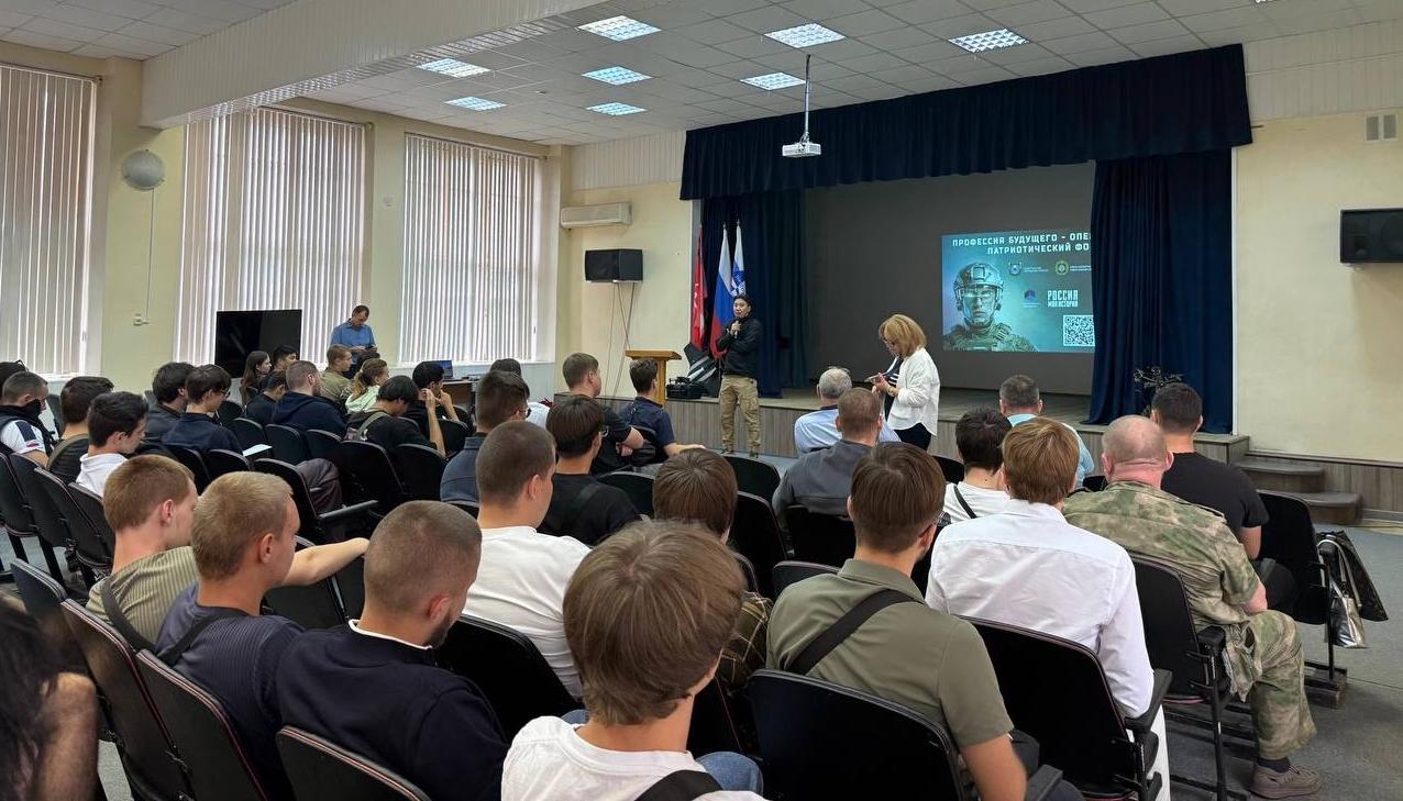 Встреча студентов с представителями Южного военного округа и военного комиссариата города Волжского