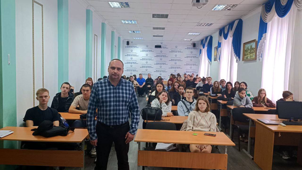 Беседа с начальником отдела по обороту наркотиков